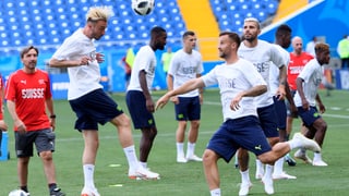 Giugaders da ballape durant camp da trenament