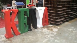 Ils 5 bustabs dal pled «Kenya» en las colurs da la bandiera naziunala.