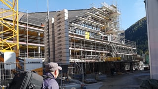 Stadion da hockey a Tavau cun palancau ordvart