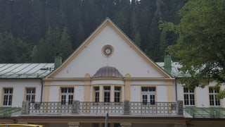 Il balcun sur l'entrada dal center d'art a Nairs, en la mesadad anc in'ura.