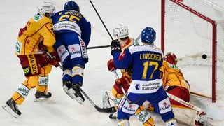 situaziun avant il gol da Langnau - Marc Wieser sajetta il 3:2 per il HCD