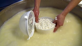 Er sche la chascharia n'è betg in bajetg stabel – chaschiel datti tuttina. Er sche la chascharia n'è betg in bajetg stabel – chaschiel datti tuttina.