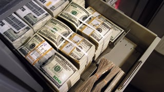 truchet cun plunas da notas da dollar
