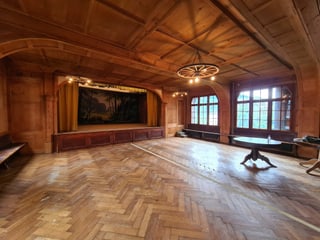 La sala da teater en la chasa Lechmann. 