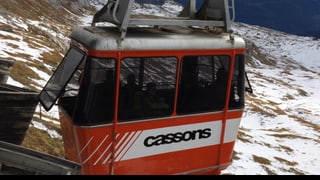 La cabina da la pendiculara da Cassons arriva sisum La cabina da la pendiculara da Cassons arriva sisum