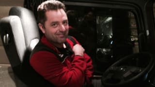 Davide Lechner che sesa en ses camiun. Davide Lechner che sesa en ses camiun.