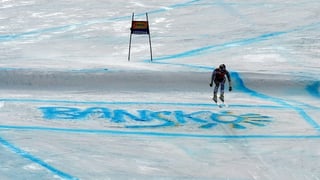 Pista da cursa da skis cun scrit en la naiv Bansko.