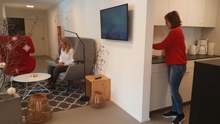 Duas dunnas en in spazi da lavur modern.