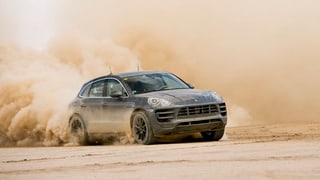 Il vehichel champester Porsche Macan durant in test sin sablun.