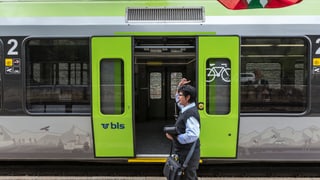 In tren da la BLS durant la partenza. 