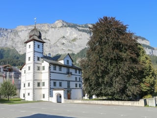 Il chastè la sedia da l’administraziun da Flem.