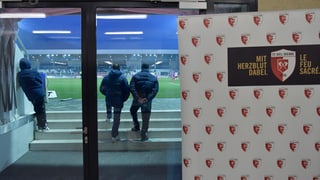 vista tras ina porta da vaider en il stadion da ballape da Bienna