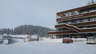 L'entrada da l'arena a Lantsch.