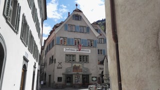 Il Zunfthaus Zur Rebleuten en la citad veglia da Cuira. 