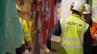 Lavurers d'Alstom durant la montascha da generaturs.