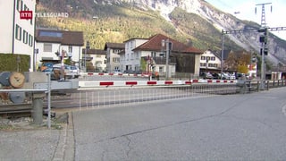 Barriera a la staziun da Domat.
