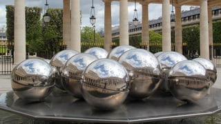 En il «Jardin du Palais Royal». En il «Jardin du Palais Royal».