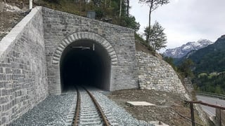Purtret da l'entrada dal tunnel Giarsun en nov vestgì. Purtret da l'entrada dal tunnel Giarsun en nov vestgì.