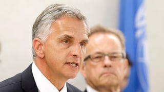Il cusseglier federal Didier Burkhalter discurra durant ina conferenza. 