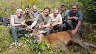 La gruppa da Cungieri cun agid da chatschaders collegas. Da sanester: Andrea Cavegn-Beer, Ursin Decurtins, Renato Monn, Pieder Hendry, Pio Hendry, Andreas Deflorin e Gabriel Monn.