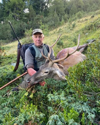 Gisep Heinrich da Scuol cun sia preda.