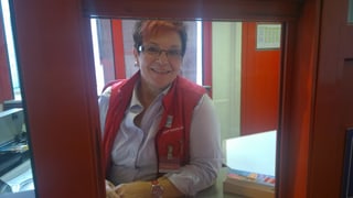 Annaliese Bulfoni, ina da las cassieras al Veraina che sesa en sia cabina. Annaliese Bulfoni, ina da las cassieras al Veraina che sesa en sia cabina.