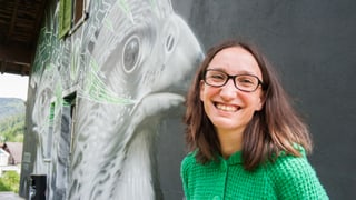 Bettina Seiser avant ina da las fatschadas sin la quala i è vegnì dissegnà la stad passada.