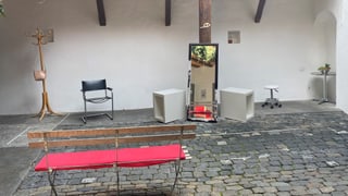 La tribuna dal toc "die Niere" è anc in zichel improvisada. La tribuna dal toc "die Niere" è anc in zichel improvisada.