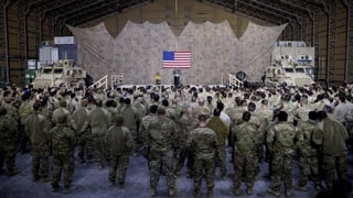 Trump tegna pled avant truppas militaras.