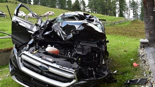 L'auto demolì è sa fermà tar in chalet. 