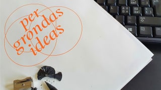 in palpiri alv, inscripziun "per grondas ideas", davostiers ina tastatura