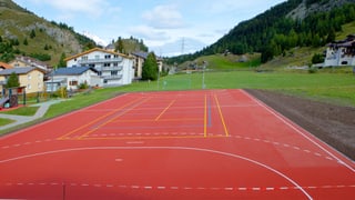 L'enviern vegn la plazza duvrada sco glatsch per patinar e giugar hockey.