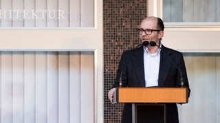Remo Stoffel l'october 2015 tar la preschentaziun da la 'femme de Vals'.