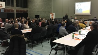 Radund 80 delegadas e delegads tar la radunanza da la PCD en la sala a Vaz Sut. 