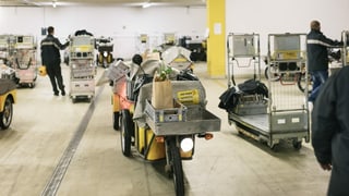 en in local da posta, ils pots sa preparan per la distribuziun
