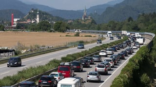 Cunzunt durant il temp da vacanzas èsi da quintar cun colonnas sin l’A13 tranter Zezras e Tusaun.