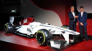 Auto da formula 1 da Sauber ed ils dus pilots.