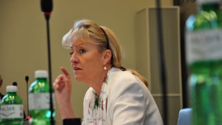 Nagina dunna suonda a Barbara Janom Steiner. 