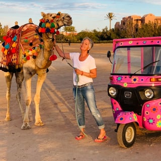 Marlis cun camel e tuk tuk 