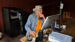 Linard Bardill en ses atelier a Scharans.