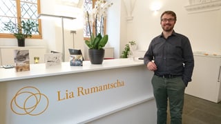 Conradin Klaiss da la Lia Rumantscha en ses nov biro.