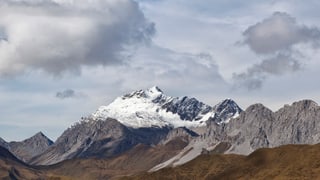 vista sin il culm Schesaplana ch'è cuvert in zic cun naiv.