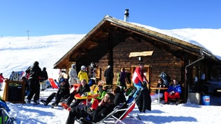 En la tegia da l'Alp dado sura è vegnì rut en. En la tegia da l'Alp dado sura è vegnì rut en.