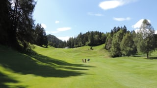 La plazza da golf da Vulpera situada en il guaud.