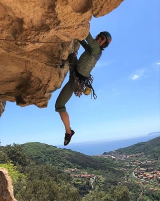 Rita Christen durant raiver sin in grip en L'Italia dil nord.