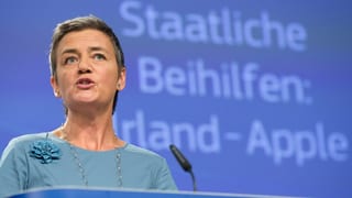 margarethe vestager en conferenza da pressa cun microfon