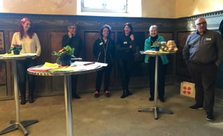 Da sanester: Leonie Barandun-Alig (manadra da project), Johannes Flury (president Lia e Pro Raetia), Alice Bertogg (Lia), Aixa Andreetta (secretaria generala PGI), Lea Schneller (Pro Raetia), Martin Gabriel (secretari general da la Lia) Da sanester: Leonie Barandun-Alig (manadra da project), Johannes Flury (president Lia e Pro Raetia), Alice Bertogg (Lia), Aixa Andreetta (secretaria generala PGI), Lea Schneller (Pro Raetia), Martin Gabriel (secretari general da la Lia)