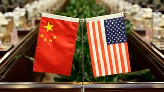 Las bandieras da la China e l'USA.