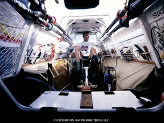 Jason Lewis en sia bartga