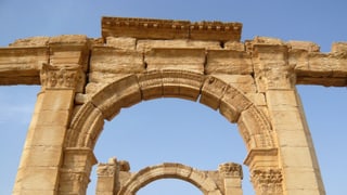 L'artg da triumf a Palmyra avant la destrucziun.